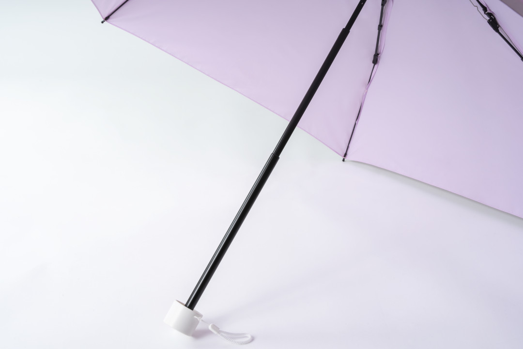 傘を支える中棒も通常よりも太いサイズに