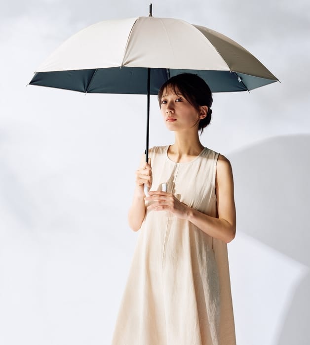 傘を持った女性の画像