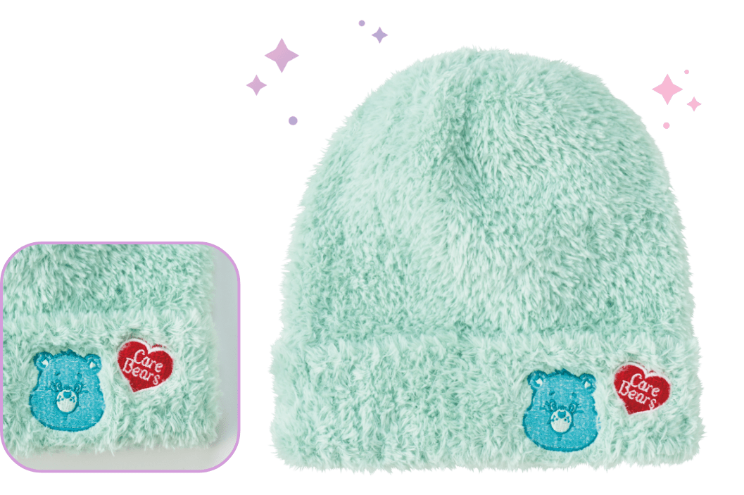 帽子の正面に施されたケアベア™の刺繍が、どこから見ても目を引くキュートなアクセント。